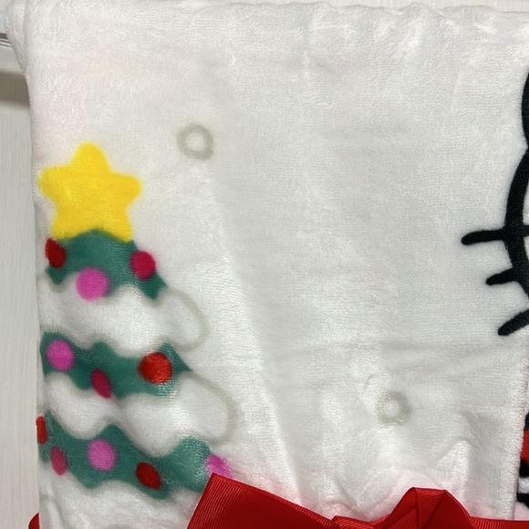 ONLY 1 LEFT! NWT 2023 HELLO KITTY PLUSH CHRISTMAS TREE CHRISTMAS THROW BLANKET - Picture 8 of 9